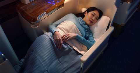 Emirates, yeni uçak içi kıyafet setini tanıttı